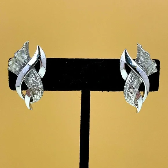 Vintage Coro Signed Silver Plated Art Deco Clip On Earrings - Picture 2 of 6